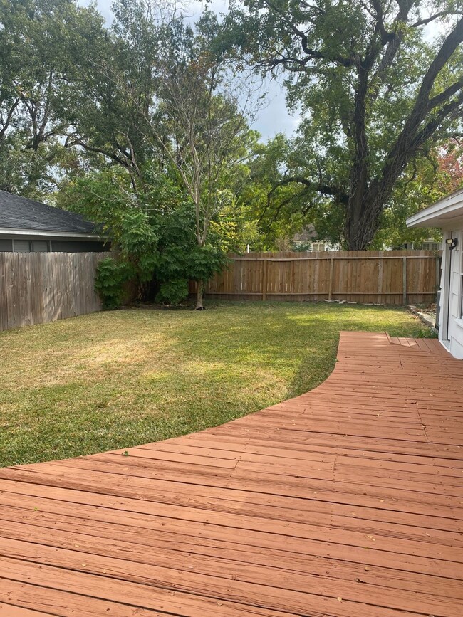 2902 Broadmead Dr, Houston, TX 77025 - photo 4