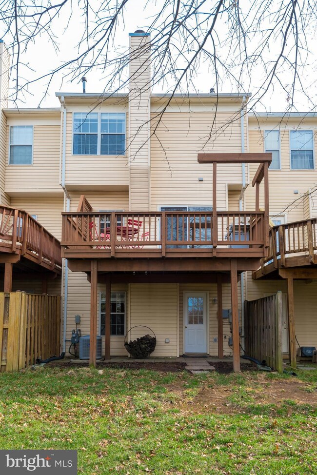 13112 Kidwell Field Rd, Herndon, VA 20171 - photo 2