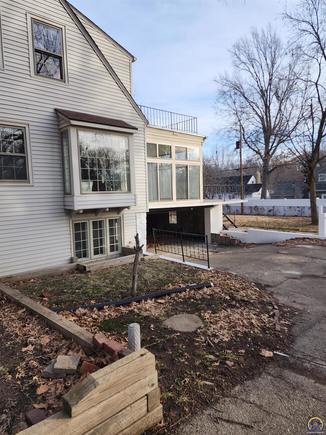 1236 SW Warren Ave, Topeka, KS 66604 - photo 4