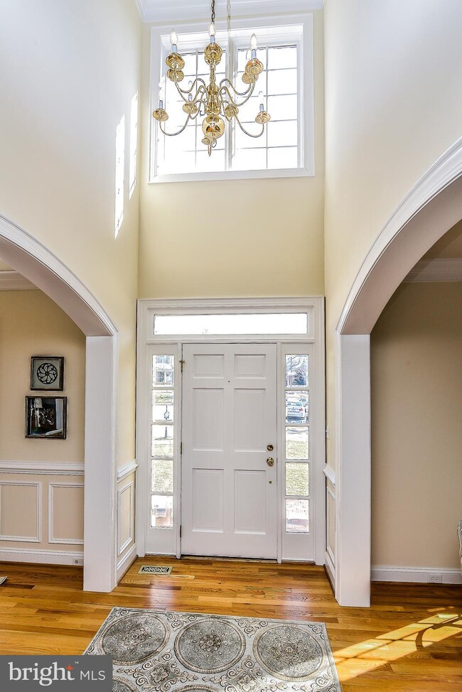 8307 Elm Grove Ct, Vienna, VA 22182 - photo 2