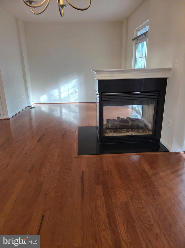 13945 Hollow Wind Way unit 101, Woodbridge, VA 22191 - photo 5