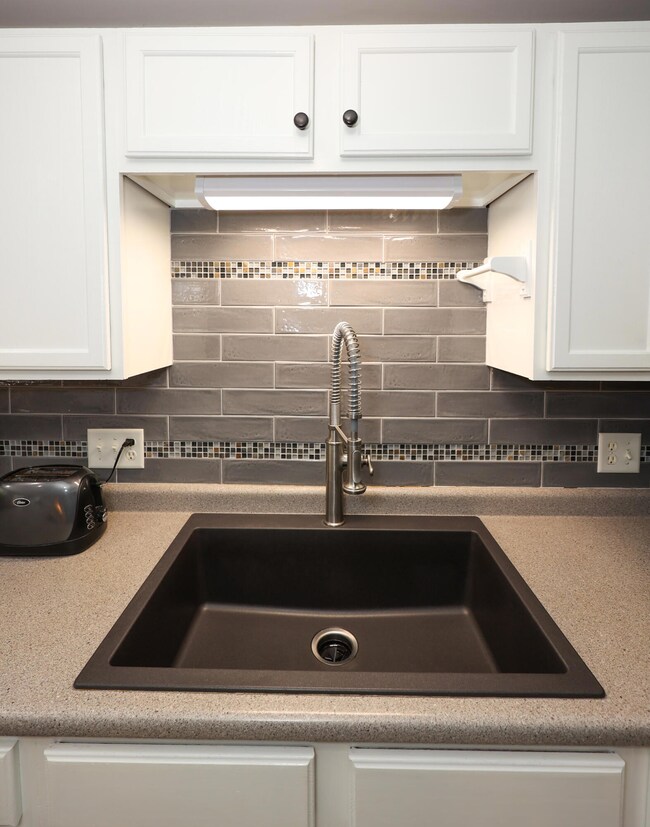 202 Coastal Woods Cir unit 202, Kittery, ME 03904 - photo 4