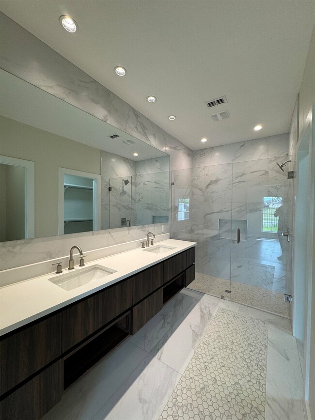 210 Veracruz Dr unit 110, Laredo, TX 78045 - photo 6