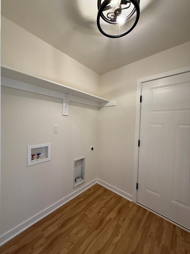 153 Walnut St, Kilmarnock, VA 22482 - photo 7