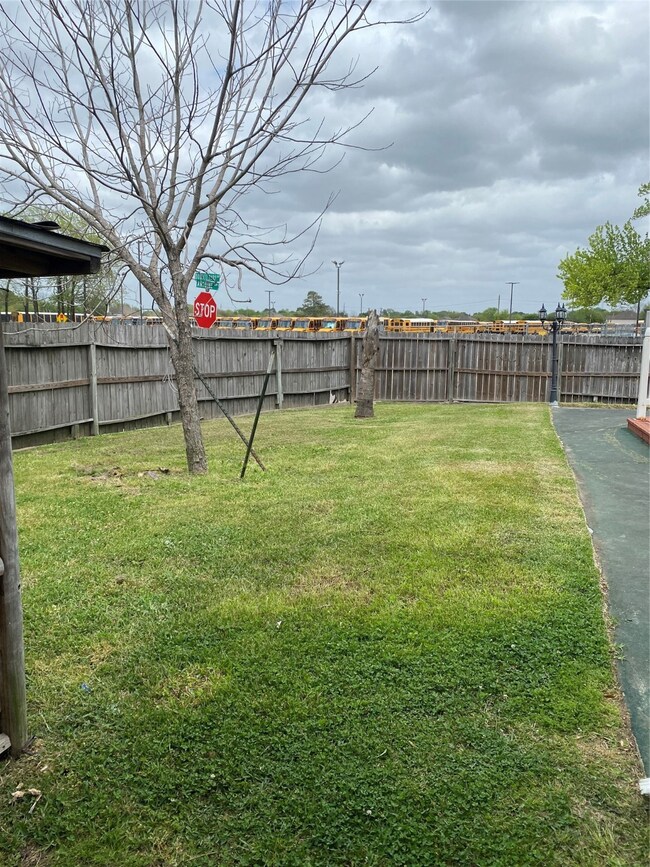 9850 Phil Halstead Dr, Houston, TX 77086 - photo 4