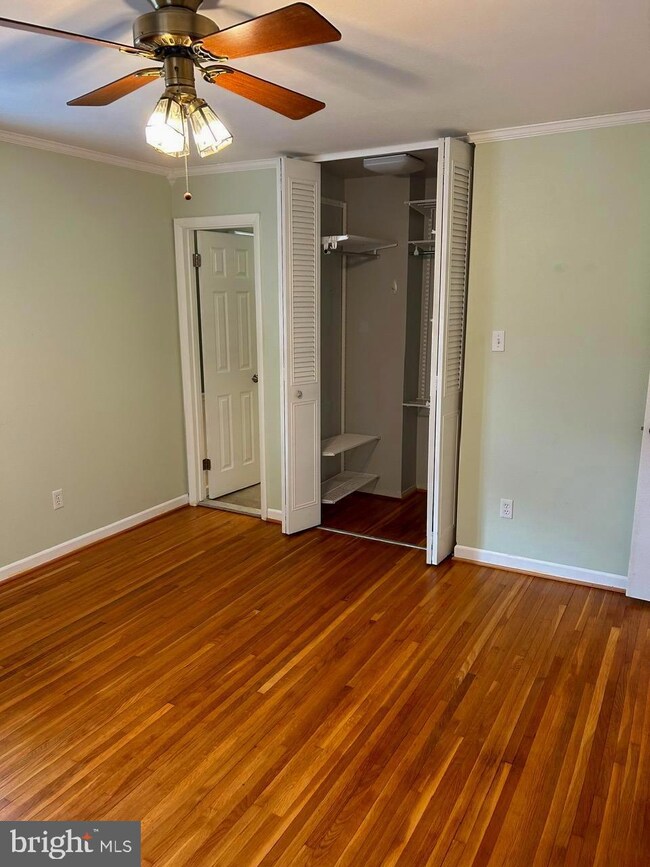 9238 Kristin Ln, Fairfax, VA 22032 - photo 7