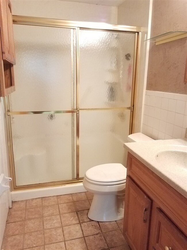 172M Capitol Hill Dr, Londonderry, NH 03053 - photo 3