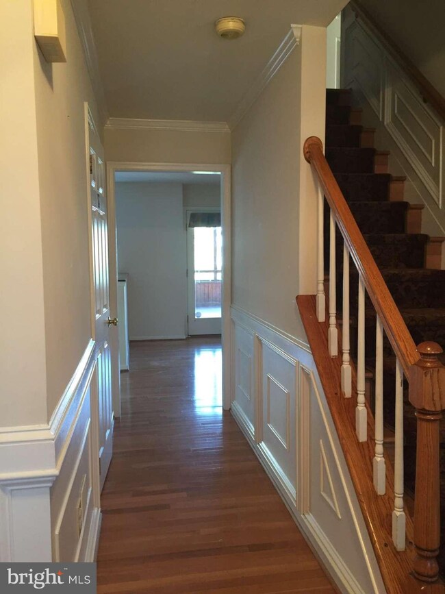 19805 Sovereign Ct, Germantown, MD 20876 - photo 4