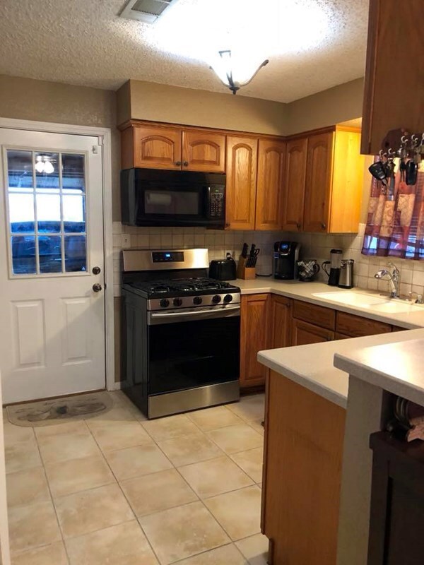 2424 Hedgerose Ln, Bay City, TX 77414 - photo 6