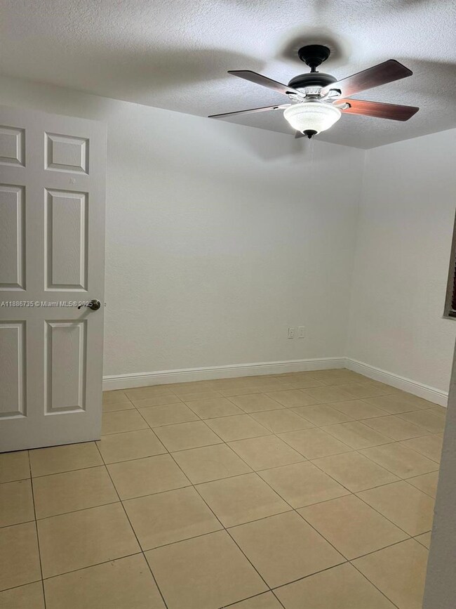 8039 Lake Dr unit 102, Doral, FL 33166 - photo 5