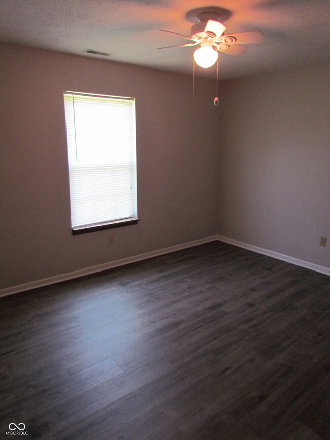 10683 Kyle Ct, Fishers, IN 46037 - photo 7