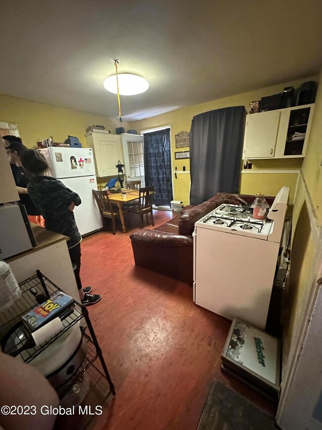 31 110th St, Troy, NY 12182 - photo 5