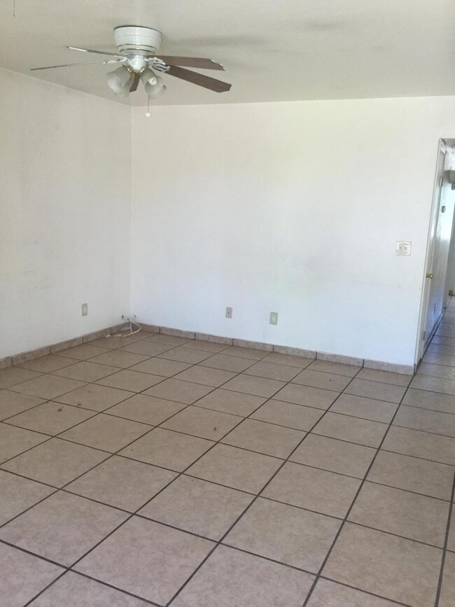 LR unfurnished