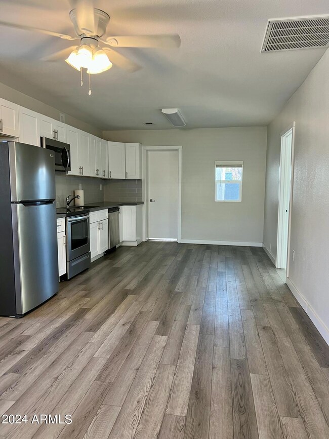 2126 N 25th Place unit A, Phoenix, AZ 85008 - photo 2
