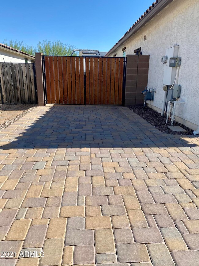 18633 W Elm St, Goodyear, AZ 85395 - photo 3