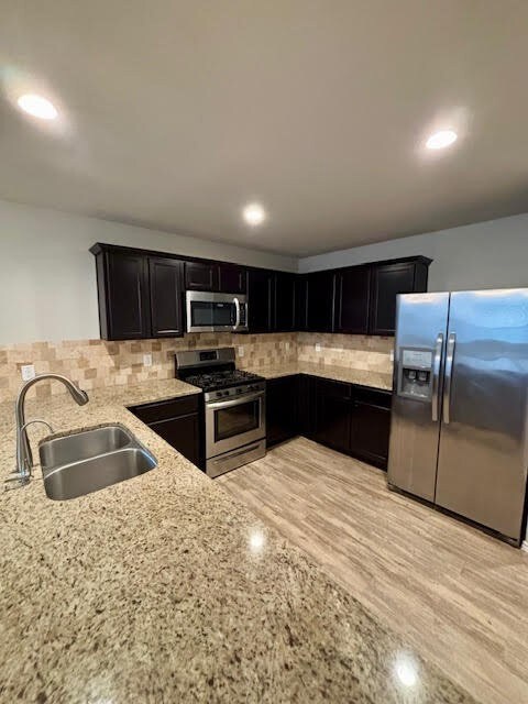 Beautiful granite counter tops w/plenty of room for barstools