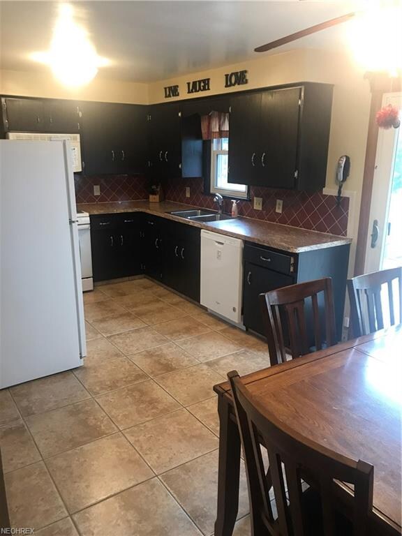 527 Geneva Ave, Struthers, OH 44471 - photo 2