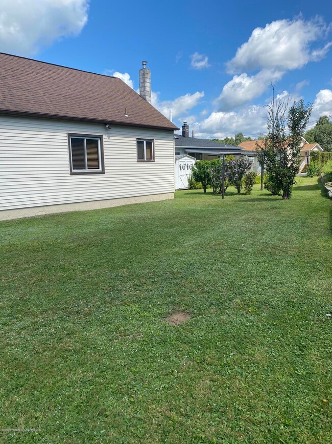 723 W Oak St, Old Forge, PA 18518 - photo 3