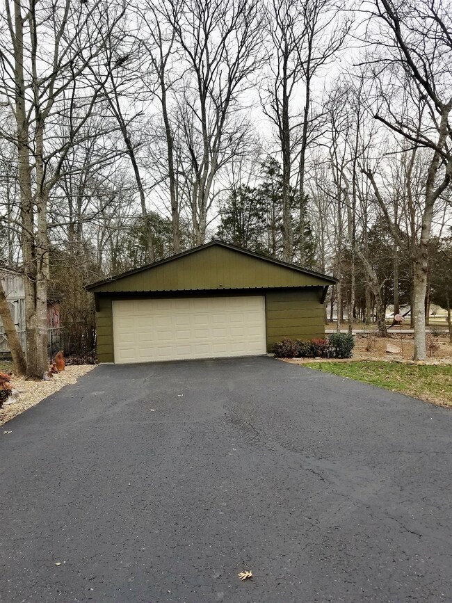 1308 Wesley St, Shelbyville, TN 37160 - photo 4