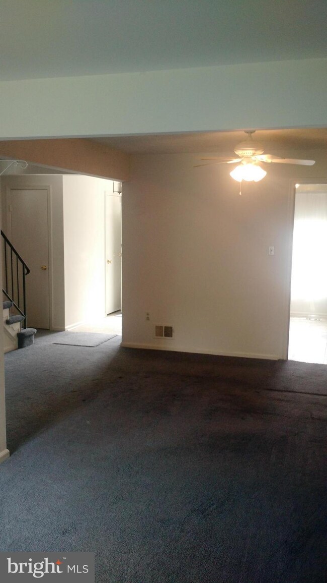 14807 Belle Ami Dr, Laurel, MD 20707 - photo 3