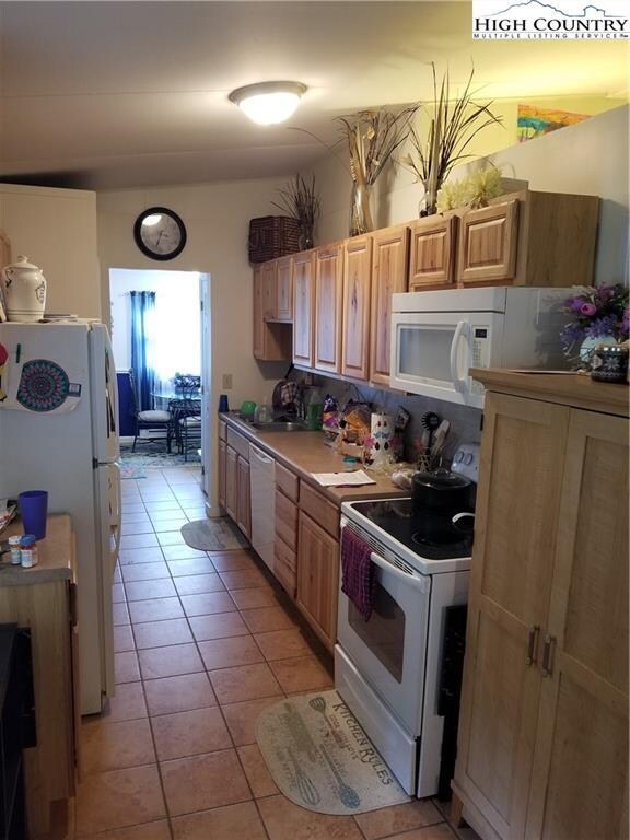 385 Wildcat Rd, Deep Gap, NC 28618 - photo 2