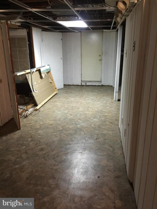 8645 Oak Rd, Parkville, MD 21234 - photo 6