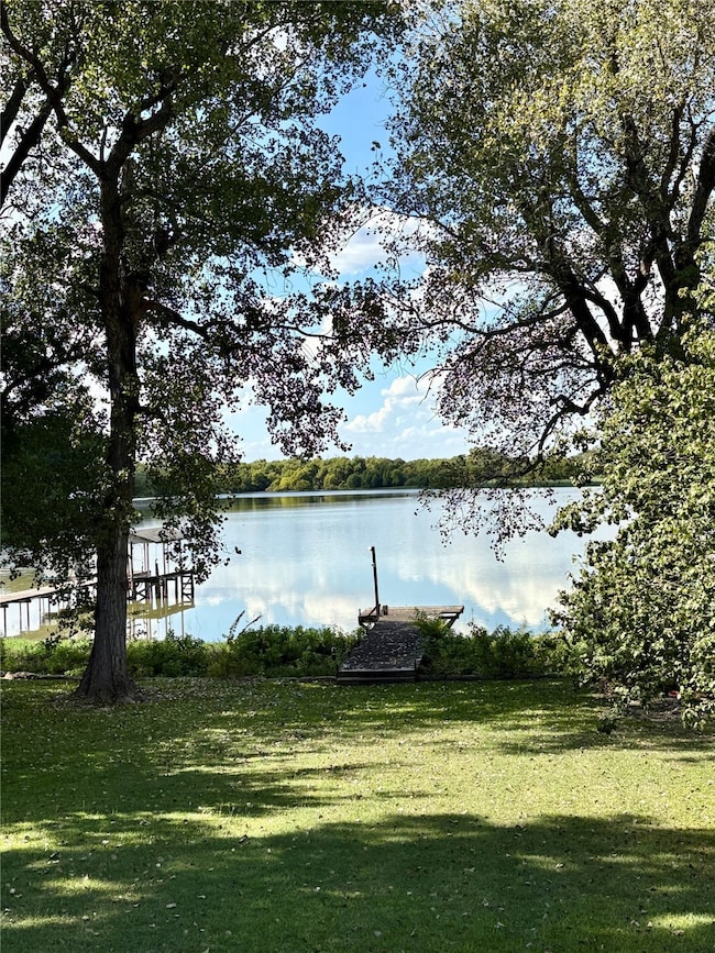 307 Lakewood Dr, Waxahachie, TX 75165 - photo 2