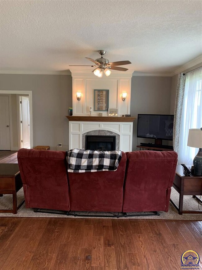 3534 SW 41st St, Topeka, KS 66610 - photo 6