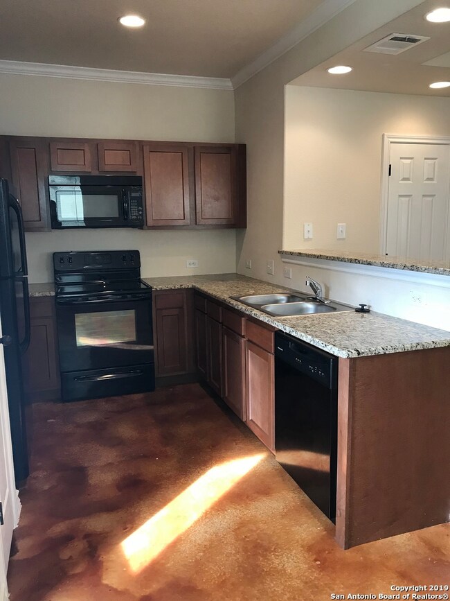 16818 Showdown Path unit 3, Selma, TX 78154 - photo 4