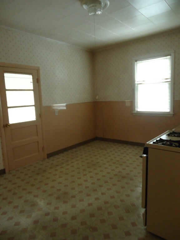 9 Franklin St, Hudson, MA 01749 - photo 5