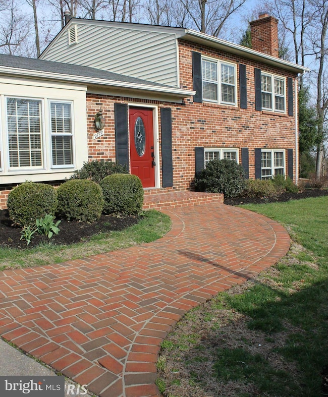9717 Counsellor Dr, Vienna, VA 22181 - photo 2