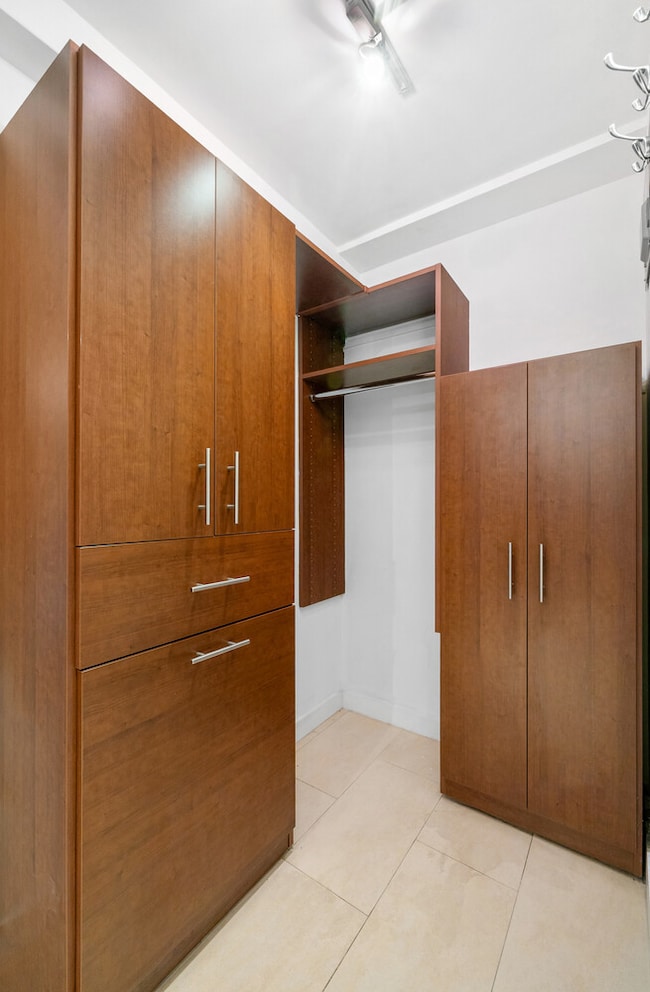 Kensington House unit 902, New York, NY 10011 - photo 6