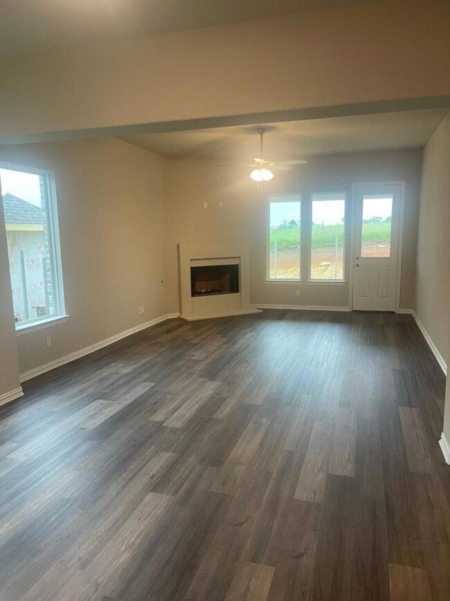 3517 Austin St, Gainesville, TX 76240 - photo 6