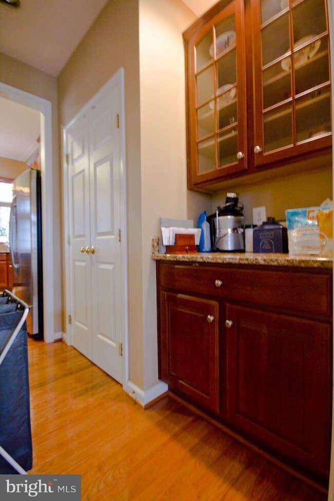 9177 Ciri Inlet Ct, Fort Belvoir, VA 22060 - photo 5