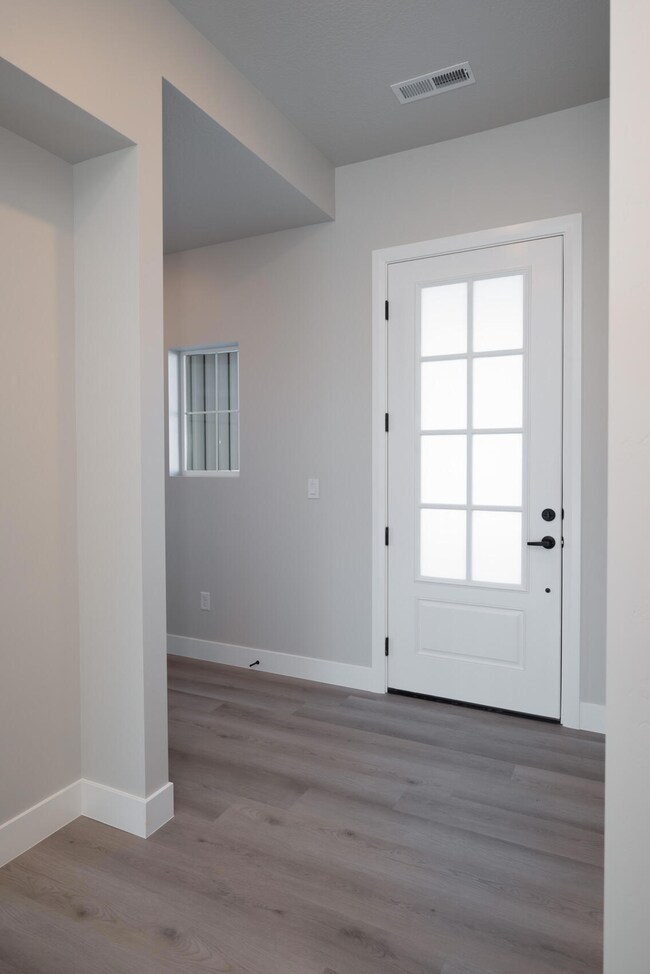 1092 E 4290 N