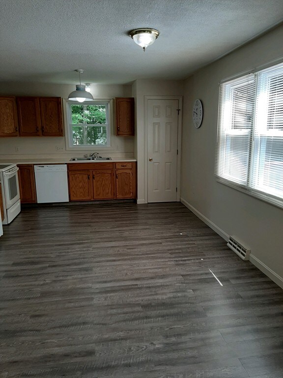 3003 Prospect St unit a, Palmer, MA 01069 - photo 2