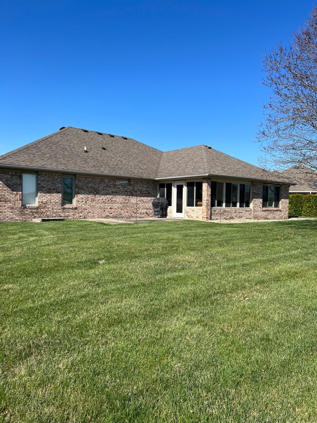 1123 Constitution Dr, Edinburgh, IN 46124 - photo 2