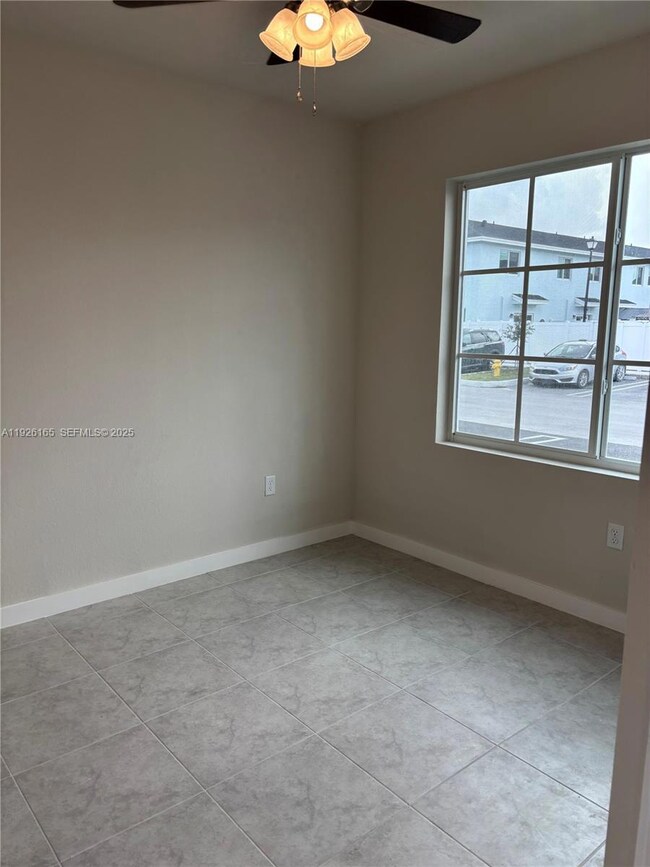 551 NW 10th St, Florida City, FL 33034 - photo 5