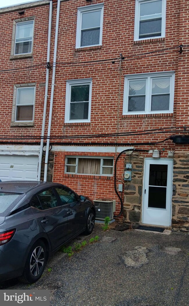 303 Westbridge Rd, Glenolden, PA 19036 - photo 6