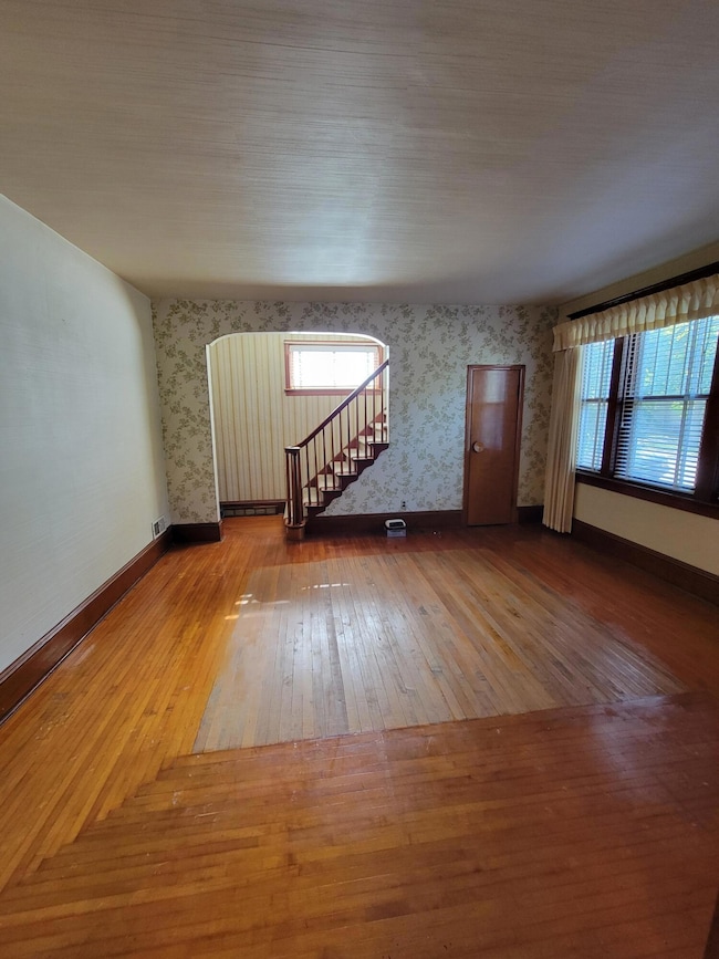 807 Davis St, Manistee, MI 49660 - photo 5