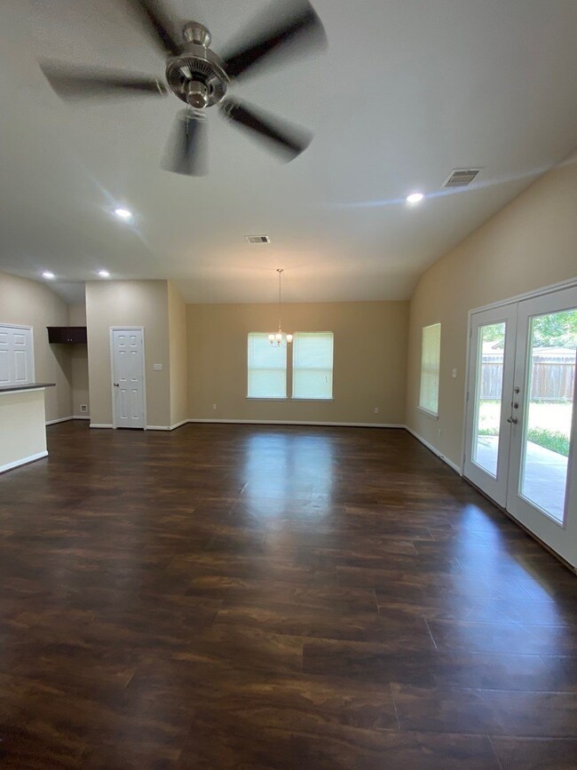7633 Tully St, Houston, TX 77016 - photo 5