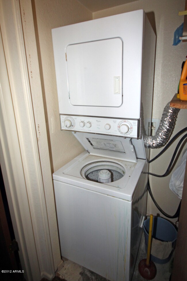 Stacked washer/dryer