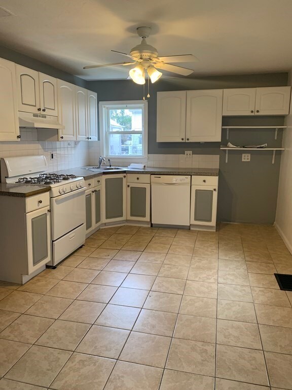 40 Union St unit 40, Woburn, MA 01801 - photo 2