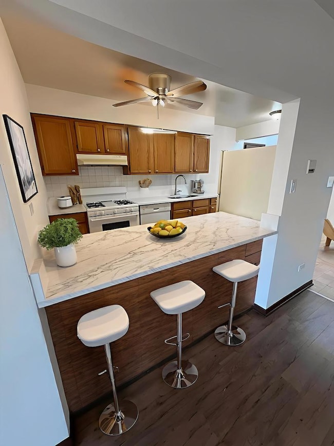 490 Pleasant Run Dr unit F, Wheeling, IL 60090 - photo 5