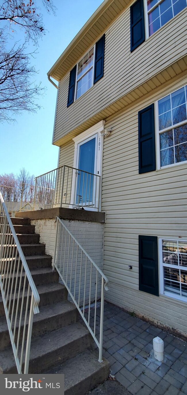 101 Mews Ct, Stafford, VA 22556 - photo 2