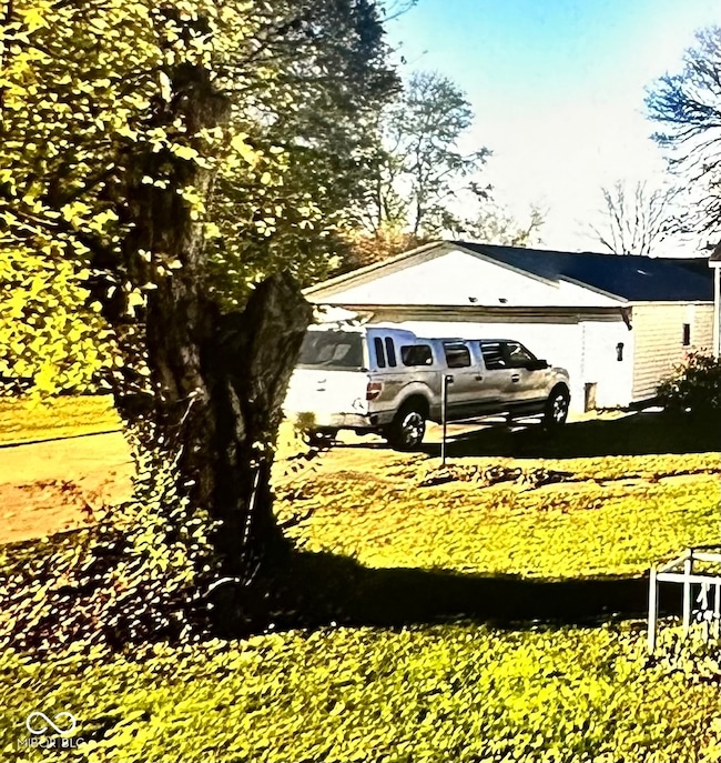 6354 S Jonesville Rd, Columbus, IN 47201 - photo 4