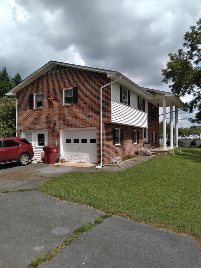 1209 King Springs Rd, Johnson City, TN 37601 - photo 3