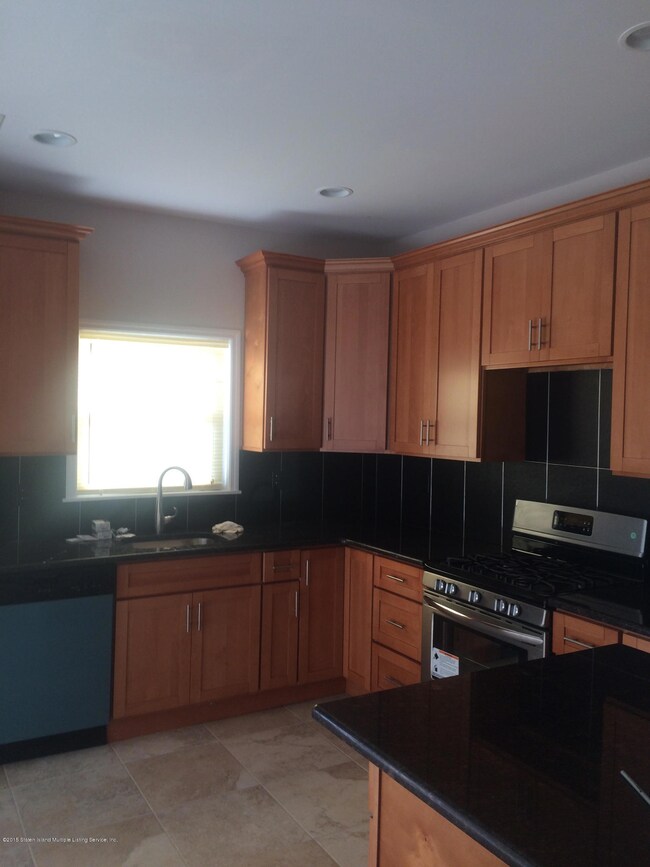 20 Van Tuyl St, Staten Island, NY 10301 - photo 3