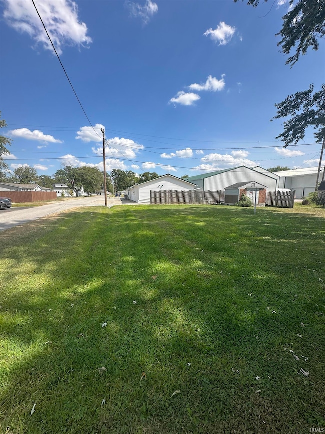 689 4th St NW, Linton, IN 47441 - photo 4