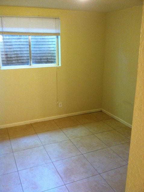 329 S Pioneer unit Upper, Mesa, AZ 85204 - photo 5